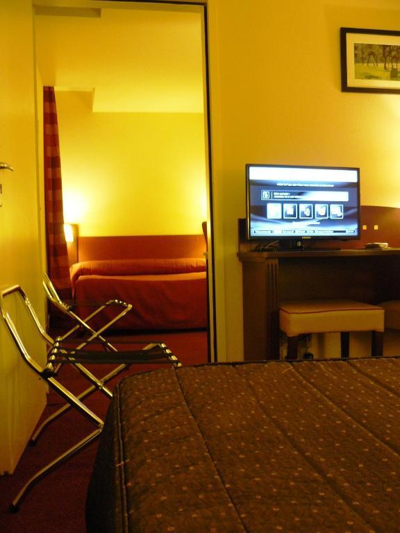 Le Parc Des Fees Hotel Retaurant & Spa La Bourboule Habitación foto