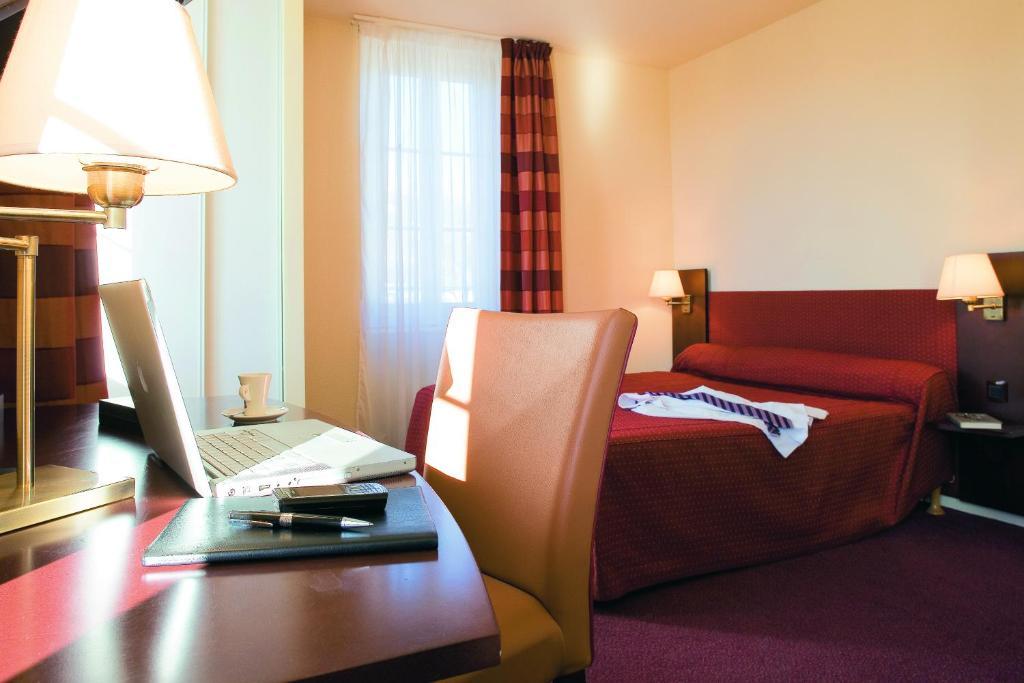 Le Parc Des Fees Hotel Retaurant & Spa La Bourboule Habitación foto