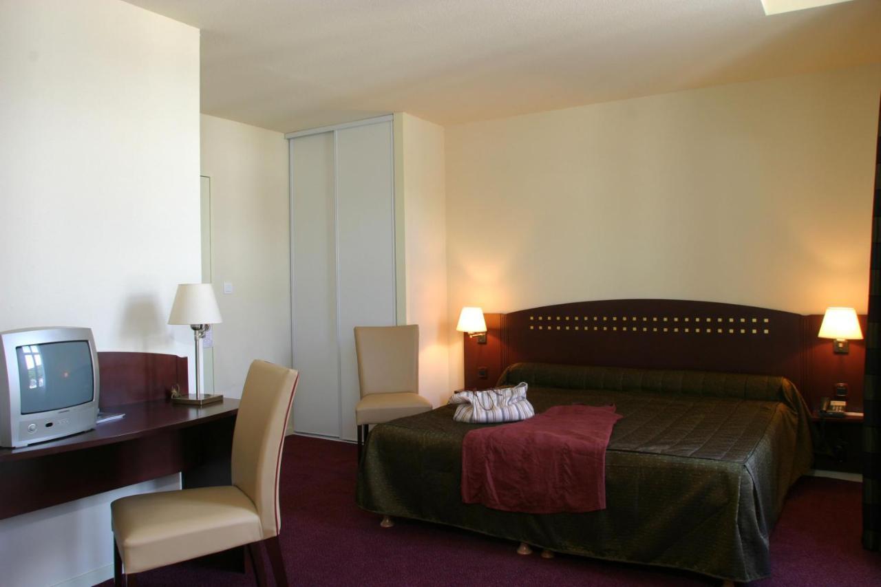 Le Parc Des Fees Hotel Retaurant & Spa La Bourboule Habitación foto